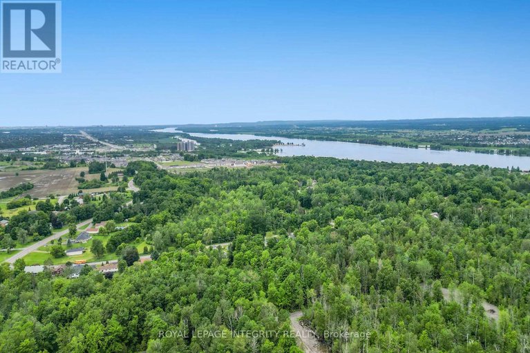 29671421/1695-old-montreal-road/camelot/ottawa/ontario/K4C1G7_22