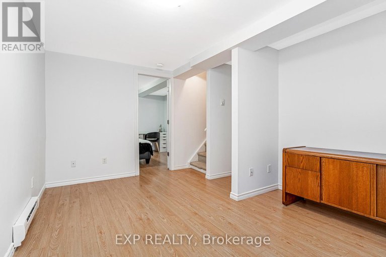 29240374/104-1820-marsala-crescent/fallingbrookpineridge/ottawa/ontario/K4A2E7_29