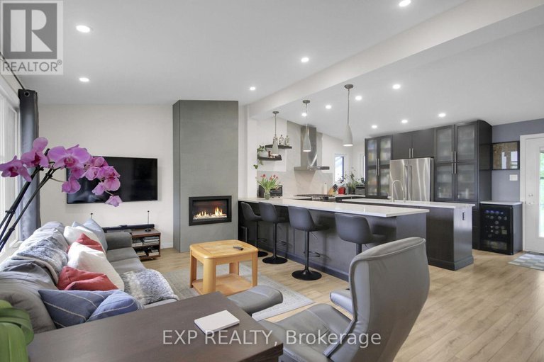 28339228/1447-maxime-street/pineview/ottawa/ontario/K1B4E7_5