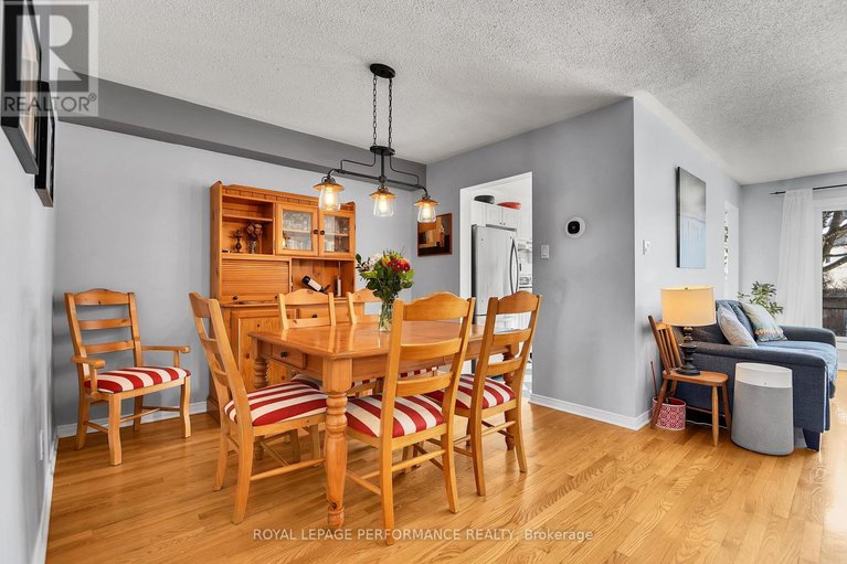 29392513/710-hancock-crescent/fallingbrookridgemount/ottawa/ontario/K4A3M9_8