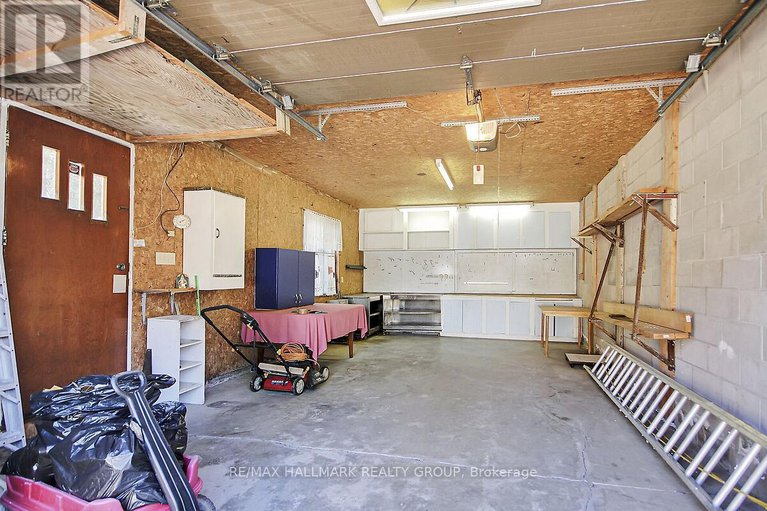 28789790/1124-guertin-avenue/billings-bridge/ottawa/ontario/K1H8B6_31