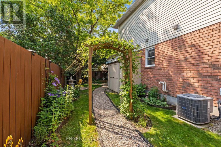28507549/68-thornbury-crescent/centrepointe/ottawa/ontario/K2G6C4_41