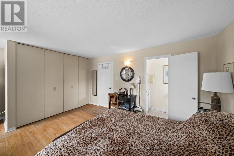 29606720/46-seymour-avenue/borden-farmstewart-farmcarleton-heightsparkwood-hills/ottawa/ontario/K2E6P2_23
