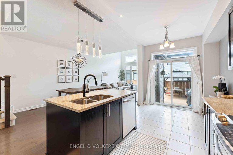 28800618/741-morningstar-way/mer-bleuebradley-estatesanderson-park/ottawa/ontario/K1W0G6_9