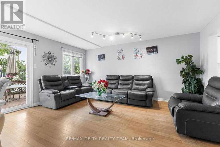 28461671/1401-coulter-place/bilberry-creekqueenswood-heights/ottawa/ontario/K1E3H9_14