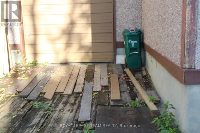 28509470/322-des-epinettes-avenue/queenswood-heights-south/ottawa/ontario/K1E2L6_24