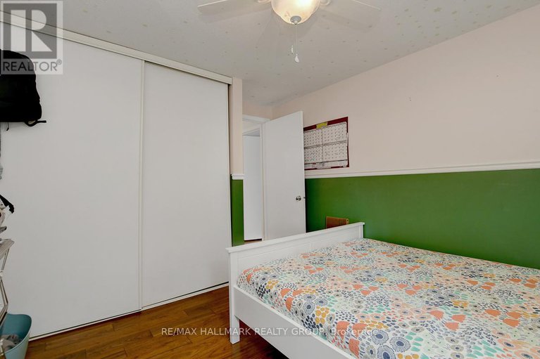 28827238/2094-eric-crescent/pineview/ottawa/ontario/K1B4P4_24