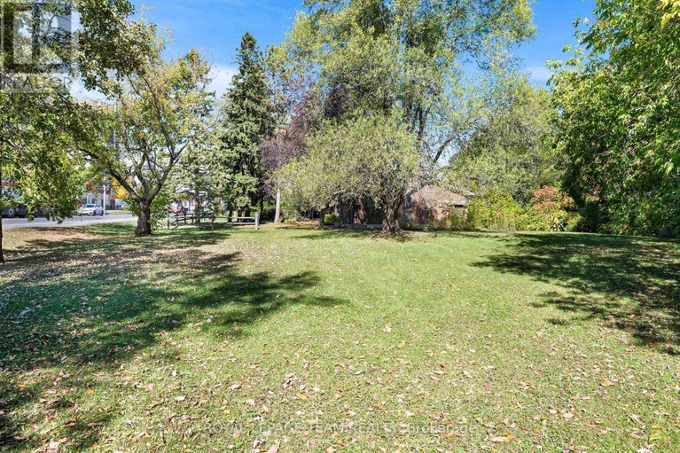 28977224/1495-prince-of-wales-drive/mooneys-bay/ottawa/ontario/K2C1N8_45