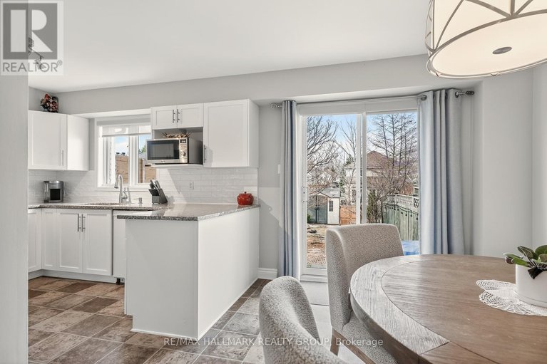 29566256/1464-bonneville-crescent/orleanssunridge/ottawa/ontario/K1C7N2_17