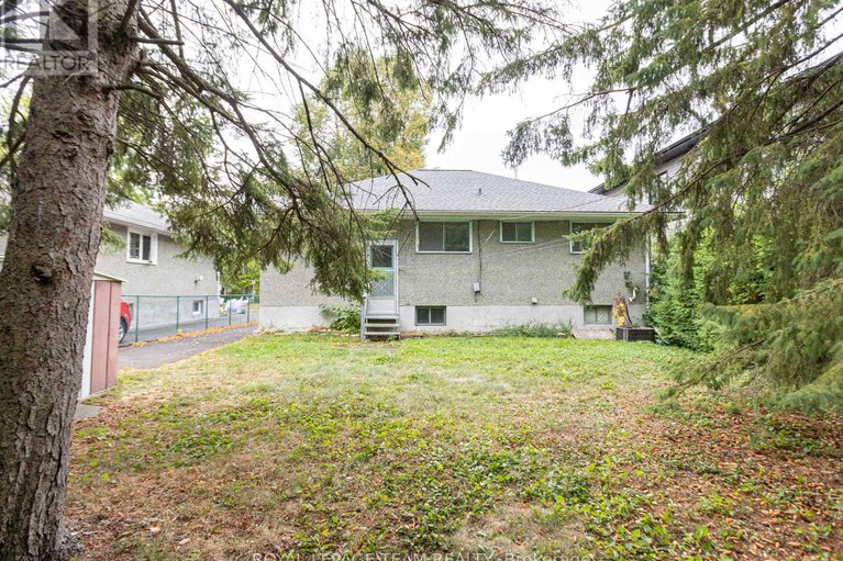 28997575/1231-ridgemont-avenue/ridgemont/ottawa/ontario/K1V6E6_18