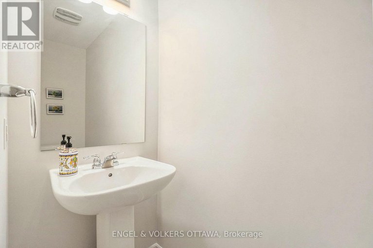 28652639/827-kiniw-private/cfb-rockcliffe-and-area/ottawa/ontario/K1K5A3_14