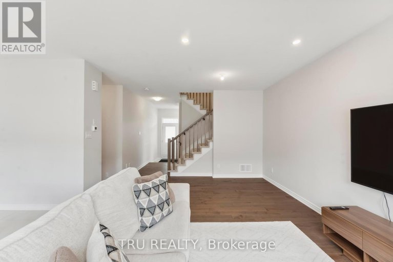 28426936/639-chillerton-drive/half-moon-bay/ottawa/ontario/K2J6X8_6