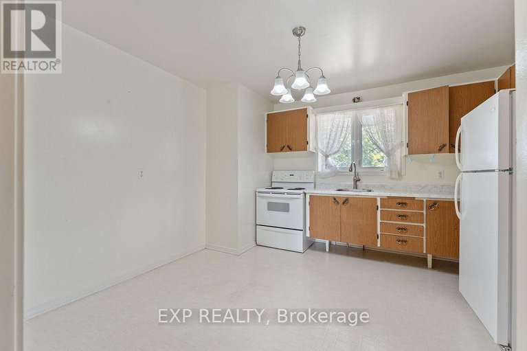 28779116/2536-roman-avenue/queensway-terrace-north/ottawa/ontario/K2B7X9_14