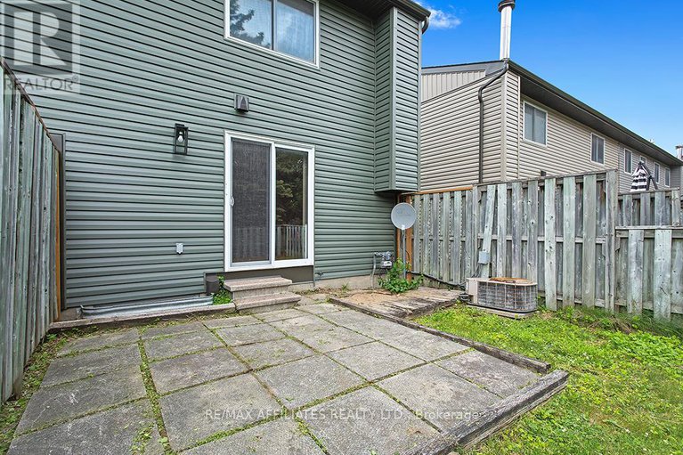 28493439/1911-simard-drive/chateauneuf/ottawa/ontario/K1C3B9_21