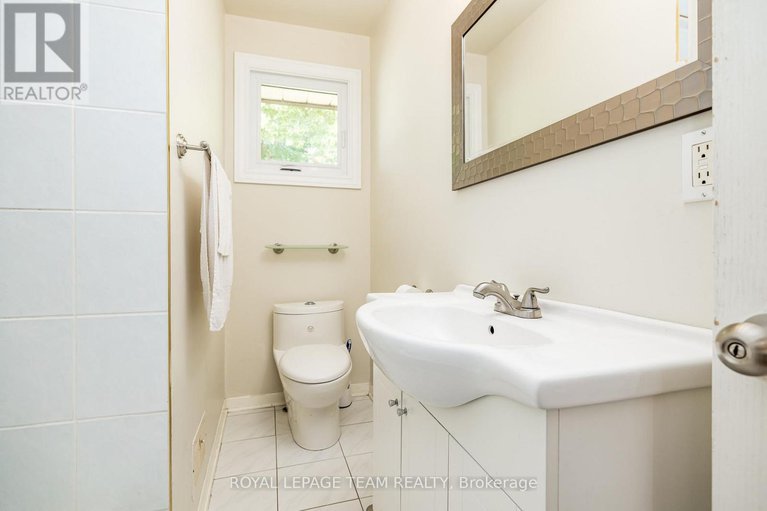 29282767/2740-moncton-road/queensway-terrace-north/ottawa/ontario/K2B7W1_16