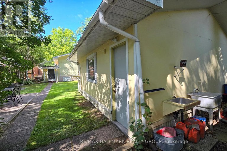28635855/266-baldwin-street/constance-bay/ottawa/ontario/K0A3M0_39