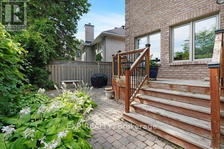 28764133/2106-lamira-street/applewood-acres/ottawa/ontario/K1H8N9_24