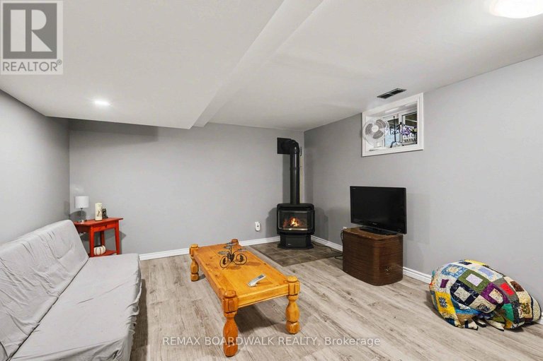 29618206/684-county-road-44-road-s/north-grenville-twp-kemptville-south/north-grenville/ontario/K0G1J0_24