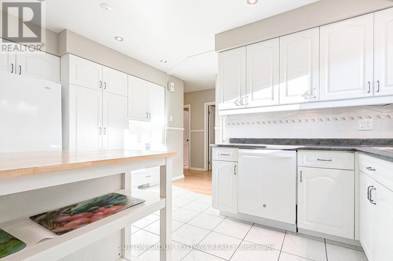 28861066/866-claude-street/castle-heightsrideau-high/ottawa/ontario/K1K2S6_12