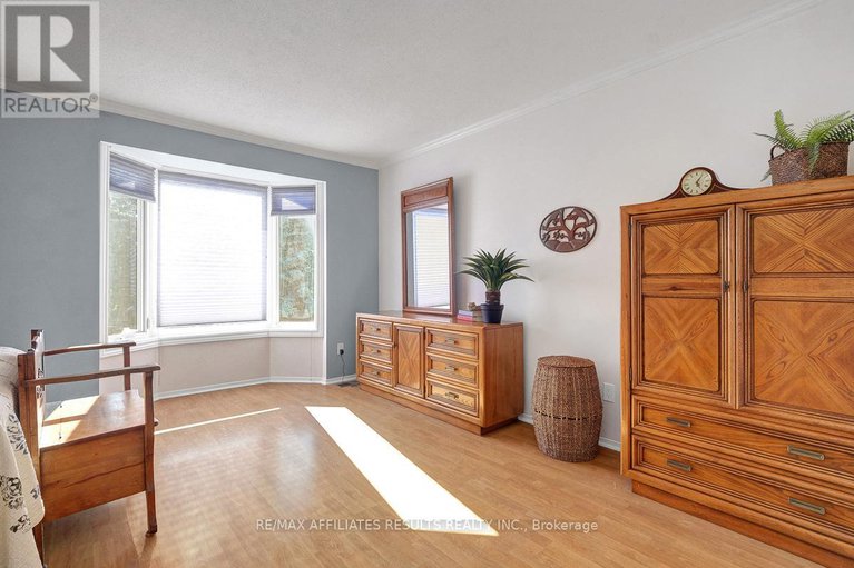 29048686/68-pheasant-run-drive/pheasant-run/ottawa/ontario/K2J2R4_28