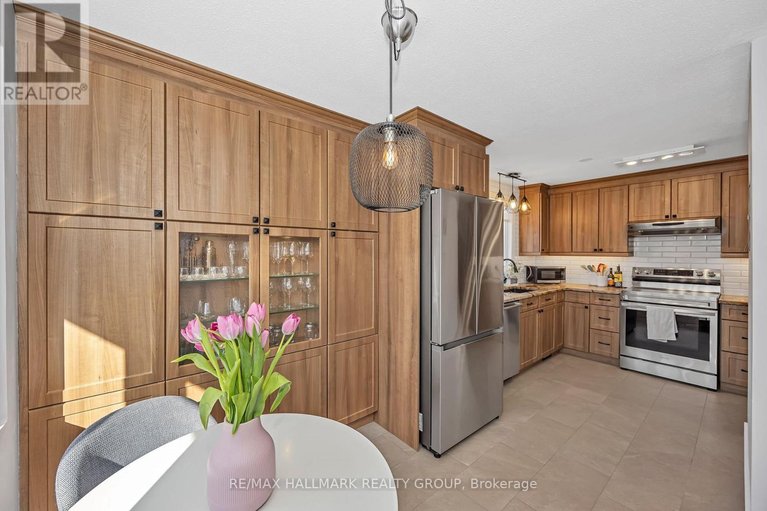 29586664/1059-avignon-court/orleans-wood/ottawa/ontario/K1C2N4_12