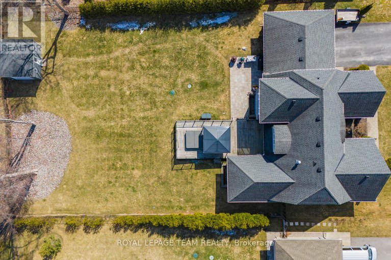 28933926/213-cabrelle-place-e/manotick-village-manotick-estates/ottawa/ontario/K4M0A9_46
