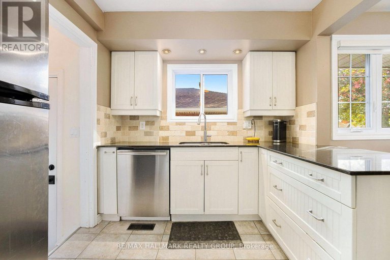 29019455/715-holt-crescent/elmvale-acres/ottawa/ontario/K1G2Y4_9