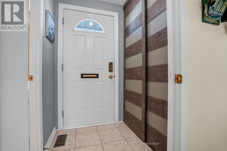 28226531/1752-lafrance-drive/queenswood-heights-south/ottawa/ontario/K1E2H2_5