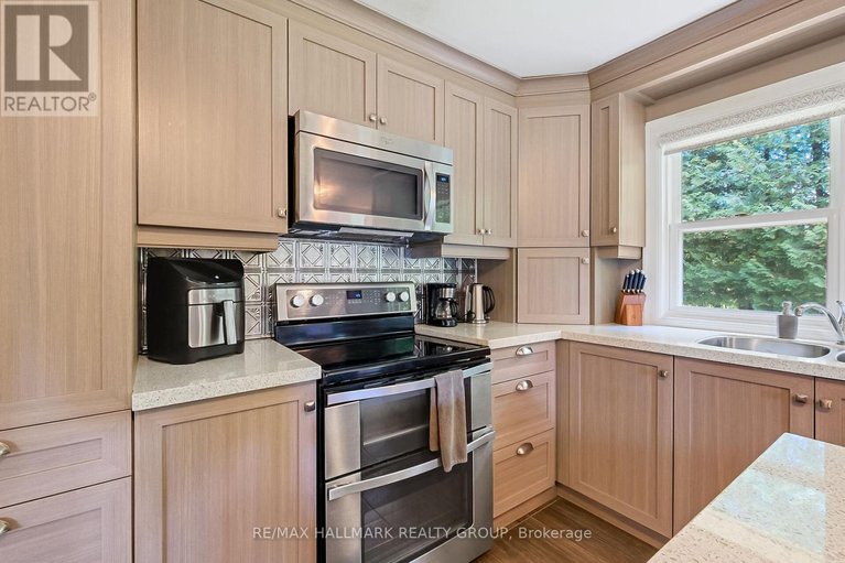 28579608/1048-kerwin-road/kanata-north-east/ottawa/ontario/K2K1X7_9