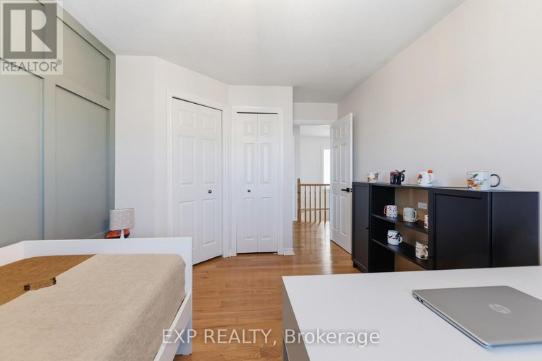 29674705/3-shining-star-circle/stittsville-south/ottawa/ontario/K2S2B5_35