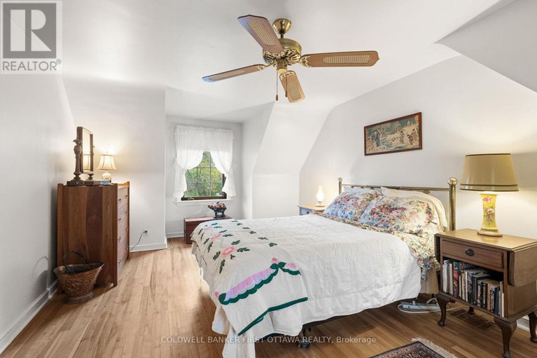 28932809/895-dundee-avenue/queensway-terrace-north/ottawa/ontario/K2B5T2_24