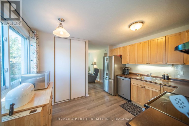 28869002/198-hoylake-crescent/bilberry-creekqueenswood-heights/ottawa/ontario/K1E2M8_14