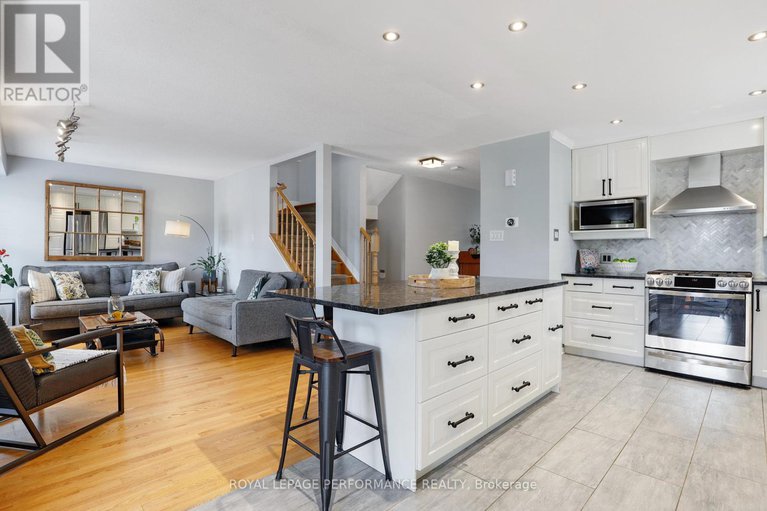28809857/824-covehead-crescent/riverside-southgloucester-glen/ottawa/ontario/K1V1M3_17