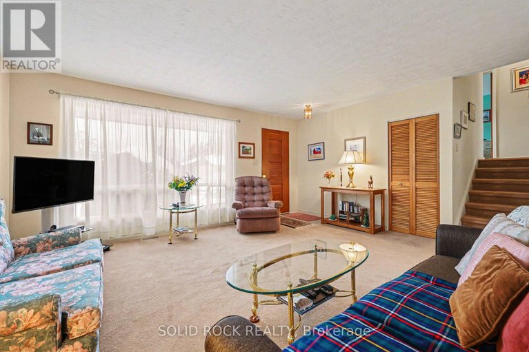 29399475/990-harkness-avenue/riverside-park/ottawa/ontario/K1V6P2_8