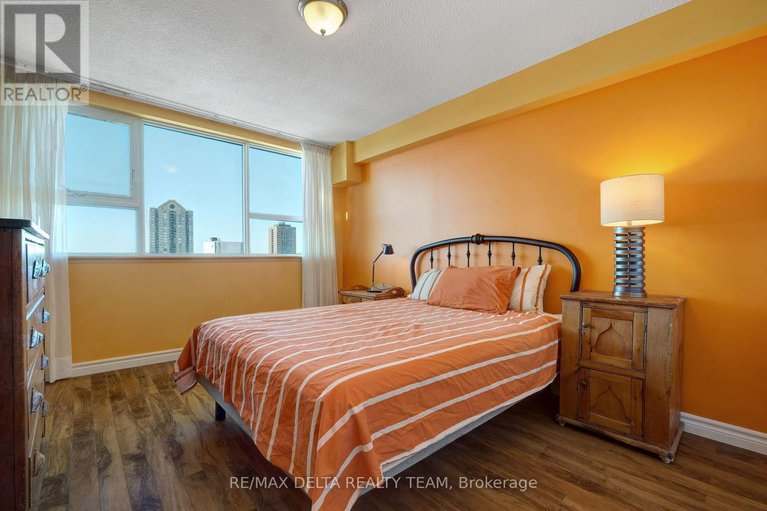 29322597/1001-555-brittany-drive/viscount-alexander-park/ottawa/ontario/K1K4C5_14