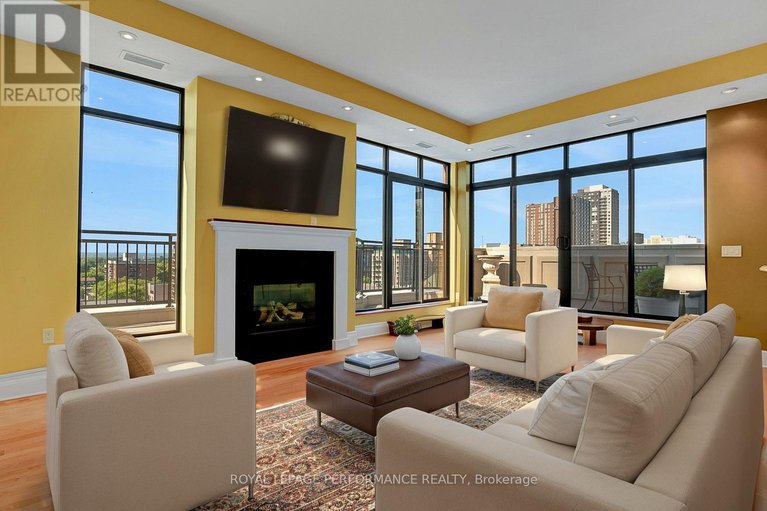 29170503/ph2-260-besserer-street/sandy-hill/ottawa/ontario/K1N1J3_9