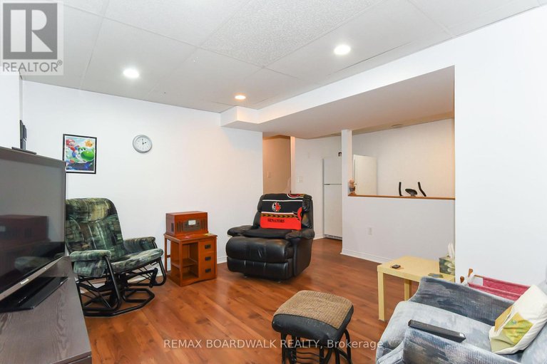 29379772/67-406-valade-crescent/fallingbrookpineridge/ottawa/ontario/K4A2W2_29