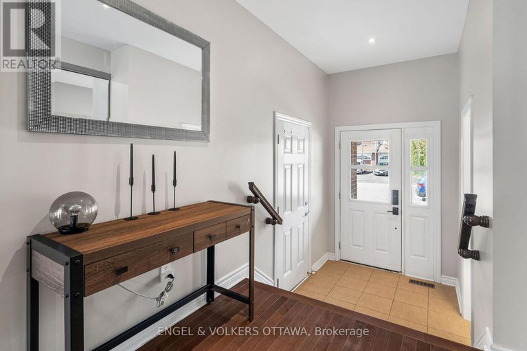 28731847/541-langelier-avenue/mer-bleuebradley-estatesanderson-park/ottawa/ontario/K1W0E7_4