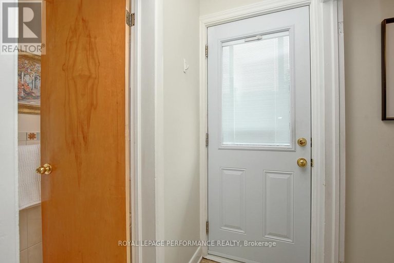 28697255/617-gardenvale-road/castle-heightsrideau-high/ottawa/ontario/K1K1E5_24