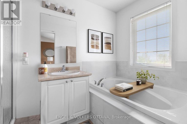 29114745/135-challenge-crescent/springridgeeast-village/ottawa/ontario/K4A0T9_8