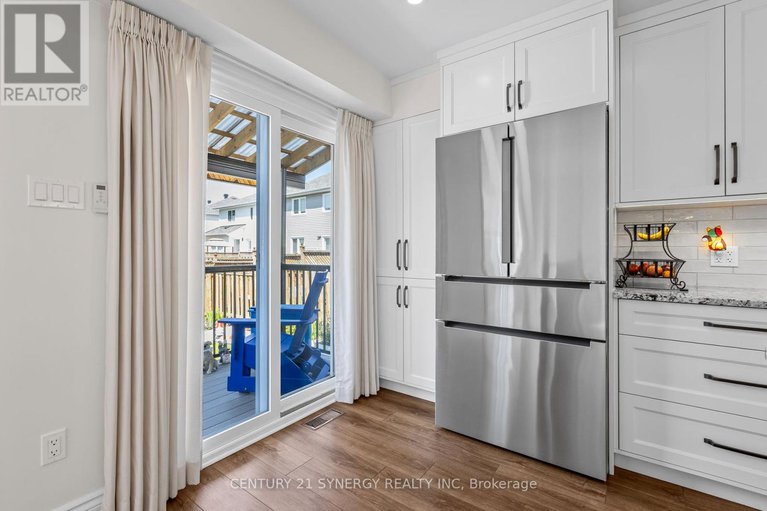 28556678/1525-senateurs-way/fallingbrookpineridge/ottawa/ontario/K4A4A3_13