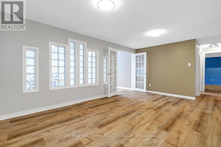 28499292/2149-hubbard-crescent/beacon-hill-north/ottawa/ontario/K1J6L3_22