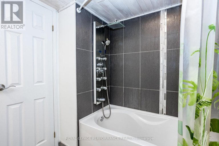 28358632/233-mart-circle/manor-park/ottawa/ontario/K1K4K2_33