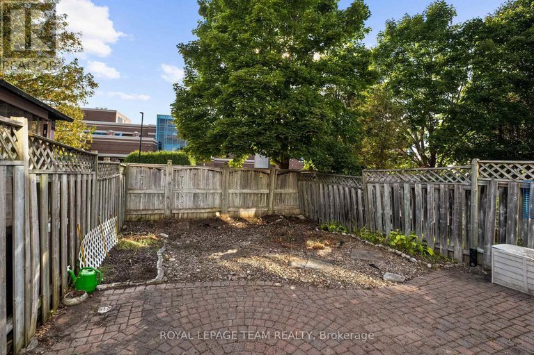 28867147/16-baton-court/katimavik/ottawa/ontario/K2L4C8_27