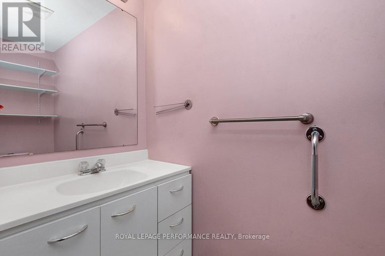 29403056/540-alesther-street/overbrookcastle-heights/ottawa/ontario/K1K1J3_22