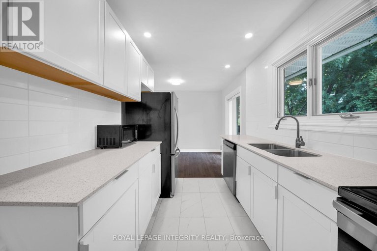28649206/18-sullivan-avenue/meadowlandscrestview/ottawa/ontario/K2G1T3_19