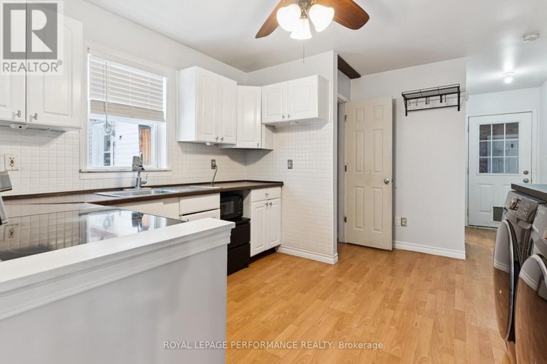 29513400/121-elizabeth-street/pakenham/mississippi-mills/ontario/K0A2X0_11