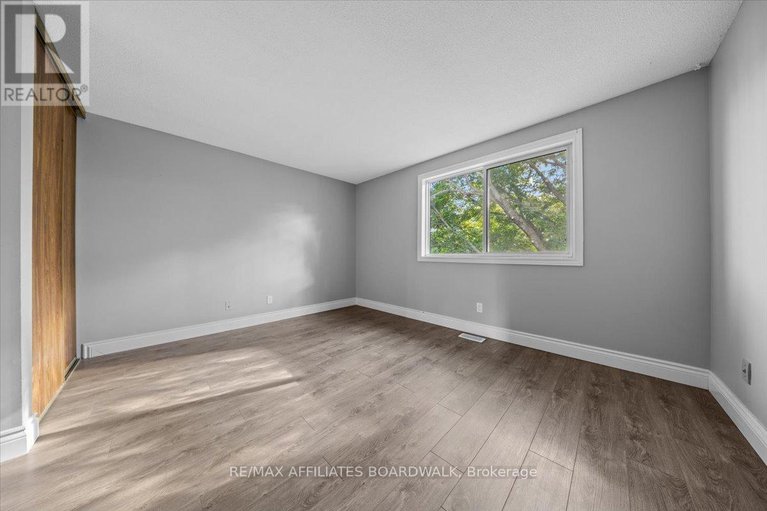 29211965/6482-bilberry-drive-w/convent-glen-north/ottawa/ontario/K1C4N8_30