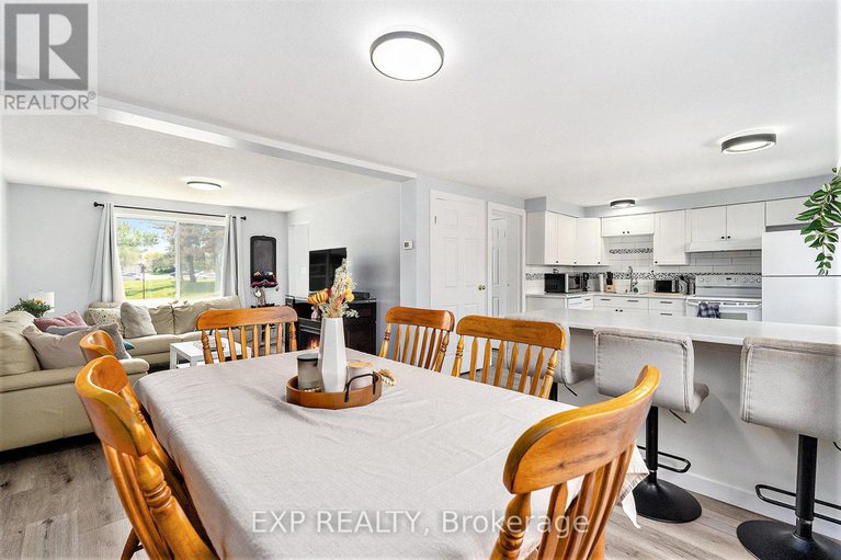 28484496/d-1520-beaverpond-drive/pineview/ottawa/ontario/K1B3R9_9