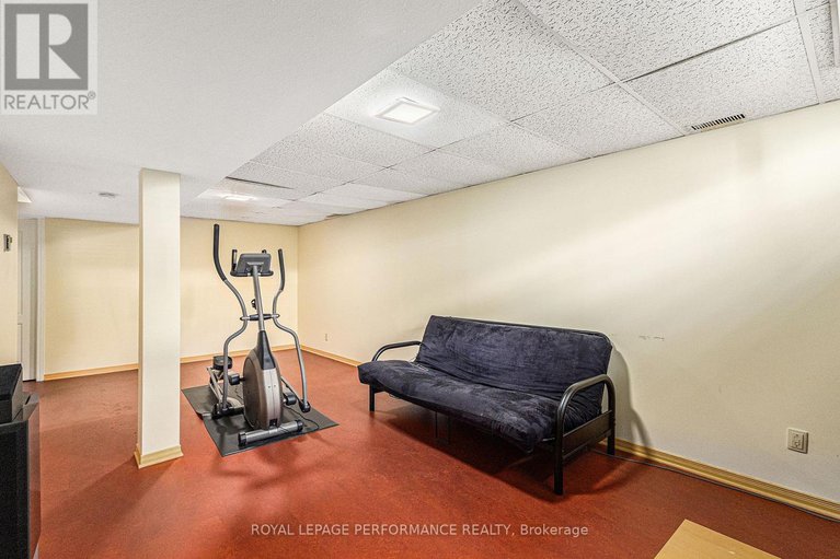 28553456/2015-summerfields-crescent/chapel-hill/ottawa/ontario/K1C7B4_21